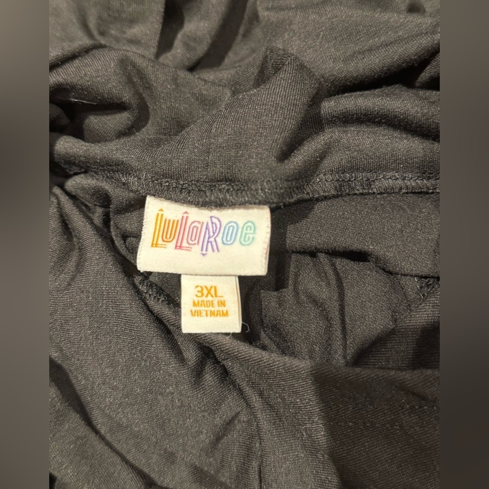 LuLaRoe Black White “I’m Not Yelling This Is My Soccer Mom Voice” - Picture 7 of 7